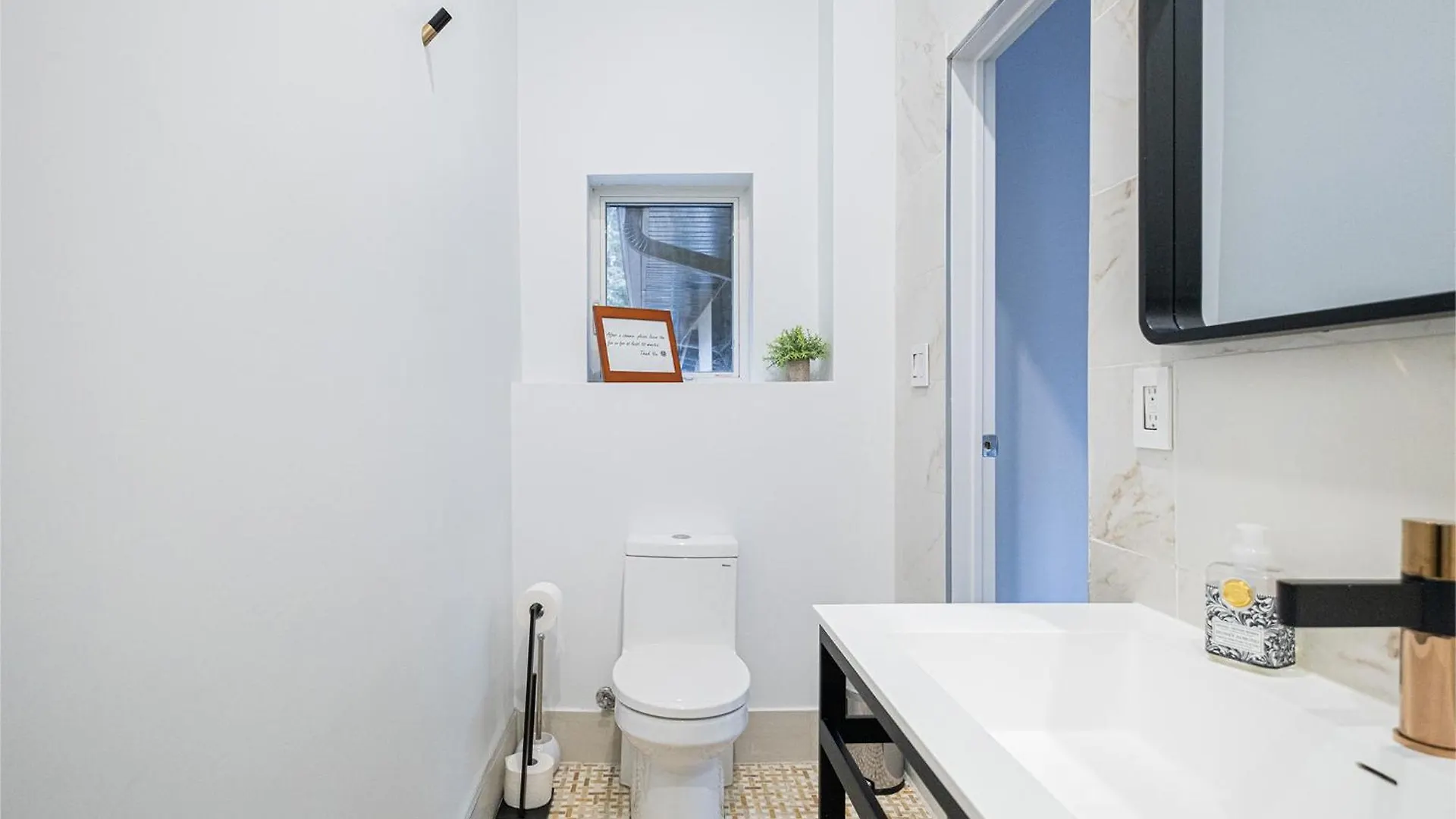 Queen Loft In Nature Toronto Homestay