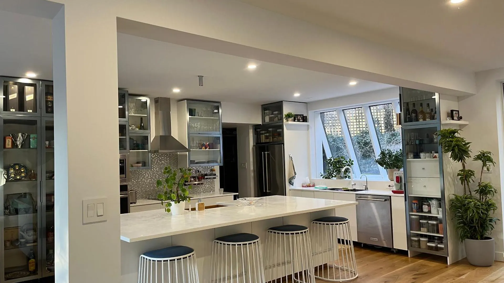 Queen Loft In Nature Toronto Canada