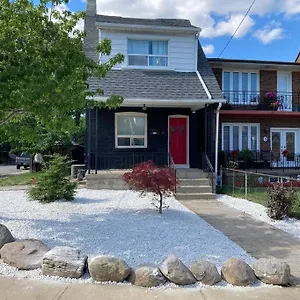 Holiday home Cheerful 3bdm With Free Parking On Premises, Toronto