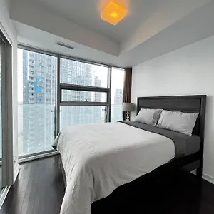 Apartment Modern, Spacious And Sleek, Toronto