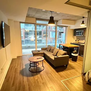 Apartment Exquisite One Bedroom, Toronto