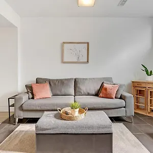 Apartment In The Heart Of Downtown, Toronto